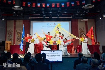 A New Era for Vietnamese Student Union in France: Solidarity - Knowledge - Dedication