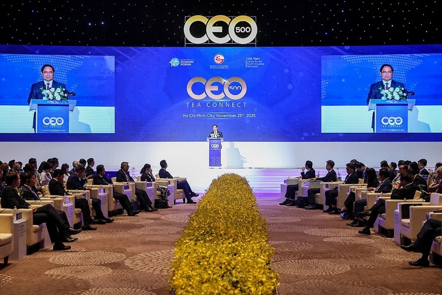 Vietnamese Prime Minister Pham Minh Chinh speaks at CEO500 - Tea Connect as part of the 2025 Autumn Economic Forum in Ho Chi Minh City. (Photo: VGP)