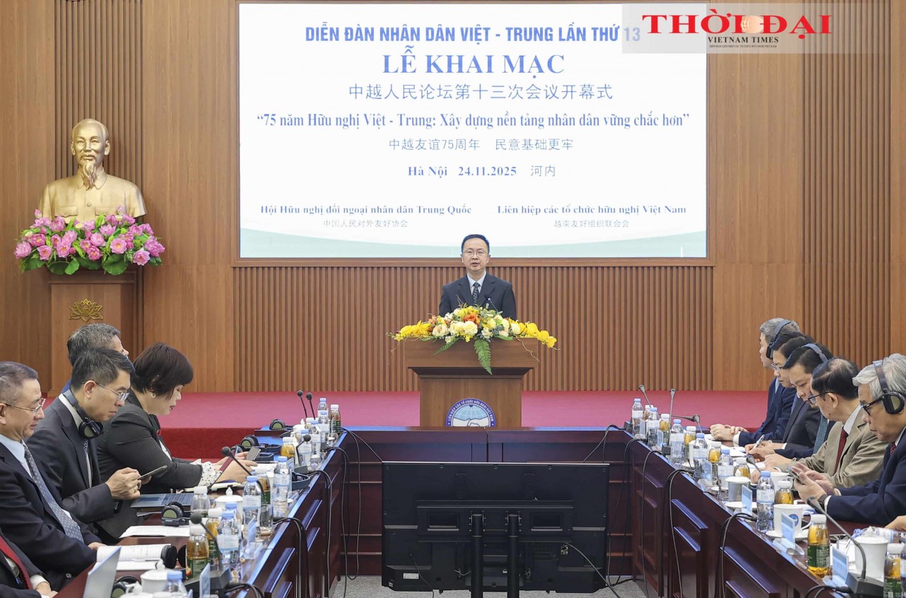 Sun Xueqing, Vice President of the Chinese People’s Association for Friendship with Foreign Countries, speaking at the 13th Vietnam–China People’s Forum. (Photo: Đinh Hòa)