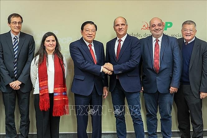 Phan Dinh Trac, Politburo member, Secretary of the Communist Party of Vietnam (CPV) Central Committee and head of its Commission for Internal Affairs, shakes hands with Paulo Raimundo, Secretary-General of the Portuguese Communist Party, during the Vietnamese Party delegation's working trip to Portugal from November 22-27. (Photo: VNA) Phan Dinh Trac, Politburo member, Secretary of the Communist Party of Vietnam (CPV) Central Committee and head of its Commission for Internal Affairs, shakes hands with Paulo Raimundo, Secretary-General of the Portuguese Communist Party, during the Vietnamese Party delegation's working trip to Portugal from November 22-27. (Photo: VNA)
