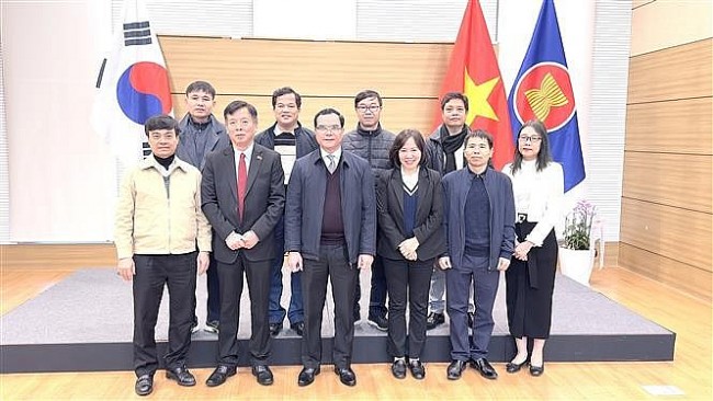 Vietnam News Today (Nov. 29): Vietnam, RoK Step Up Cooperation in Labor, Employment