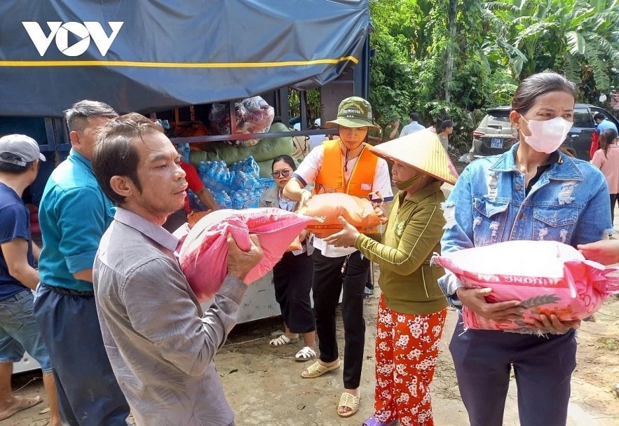 Local residents in Khanh Hoa province receive emergency aid in the wake of the flood
