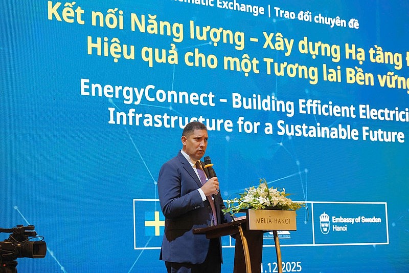 Ambassador of Sweden to Viet Nam Johan Ndisi speaks at the event. Ambassador of Sweden to Viet Nam Johan Ndisi speaks at the event.