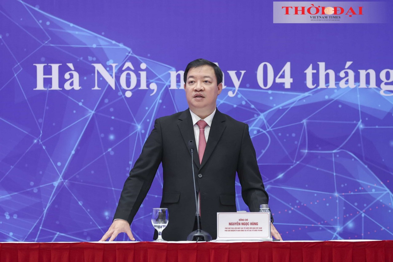 Vice President of VUFO and Vice Chairman of the Committee for Foreign NGO Affairs Nguyen Ngoc Hung discusses future cooperation orientations. (Photo: Đinh Hòa)