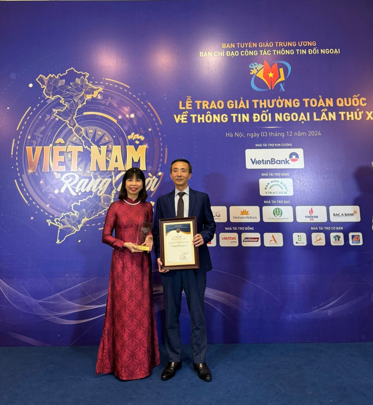 The “Vietnamese Bookcase” won Second Prize in the “Initiatives with External Information Value” category at the 10th National External Information Service Awards in 2024. (Photo: VEPH)