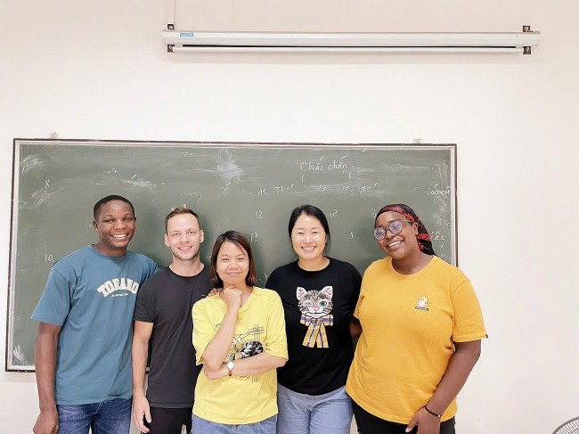 Small “Tips” for Teaching Vietnamese to Foreigners