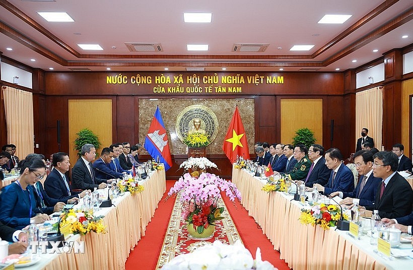 The talks between Prime Minister Pham Minh Chinh and his Cambodian counterpart Hun Manet in Tay Ninh province on December 8 (Photo: VNA) The talks between Prime Minister Pham Minh Chinh and his Cambodian counterpart Hun Manet in Tay Ninh province on December 8 (Photo: VNA)