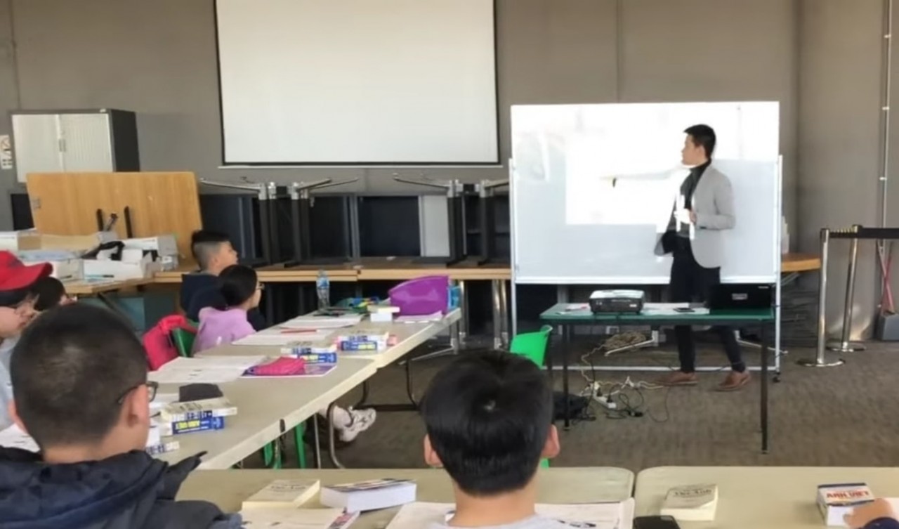 Vietnamese class organized by Hoa Nghiêm Pagoda (Springvale, Australia). Vietnamese class organized by Hoa Nghiêm Pagoda (Springvale, Australia).