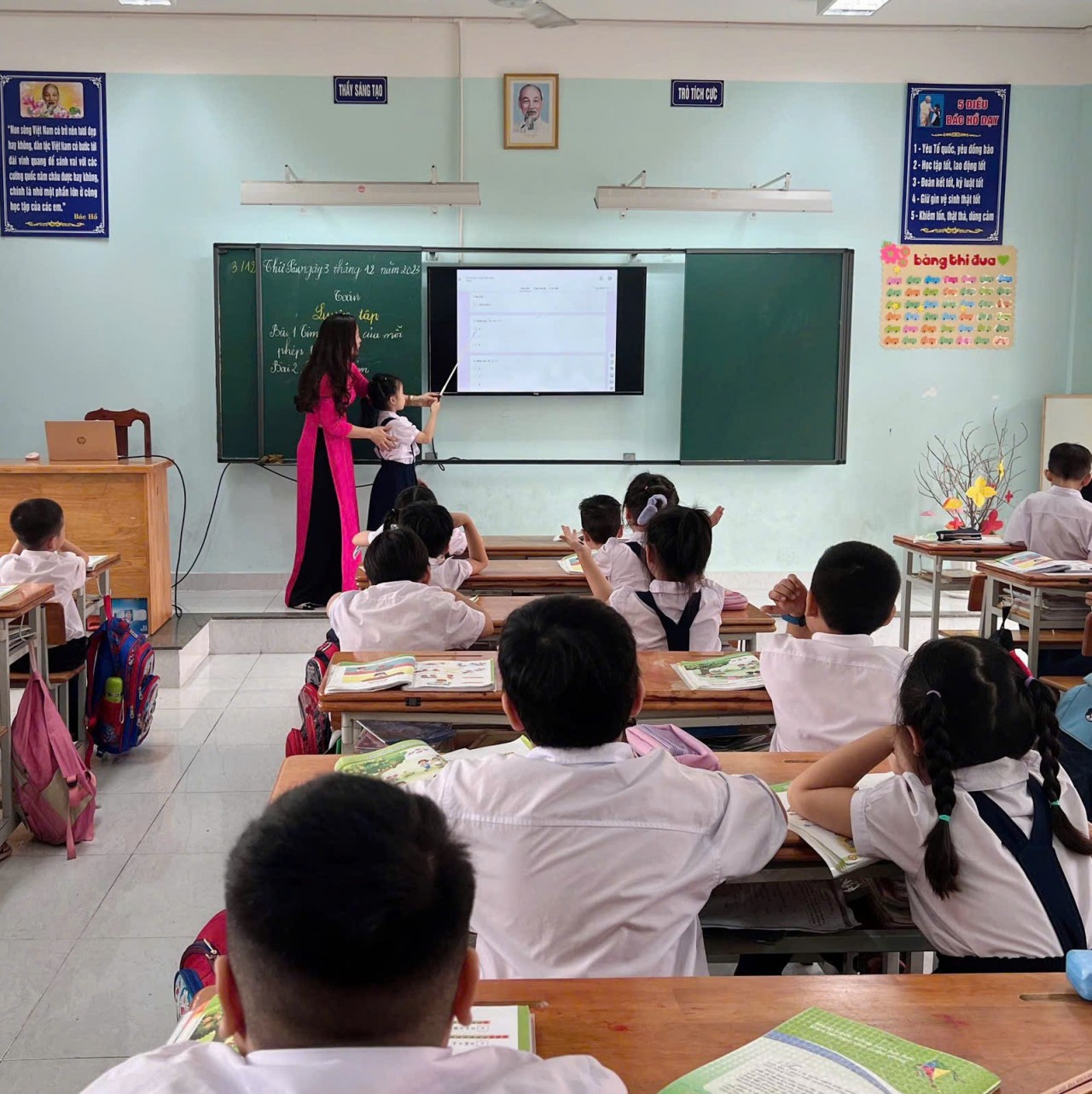 Dr. Tra My Reveals the Secret to Helping Her Child Become Fluent in Vietnamese