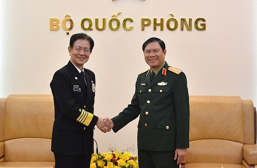Gen. Nguyen Tan Cuong (R), Chief of the General Staff of the Vietnam People’s Army and Deputy Minister of National Defence, meets with Admiral Saito Akira, Chief of Staff of the Japan Maritime Self-Defence Force, in Hanoi on December 11, 2025. (Photo: qdnd.vn) Gen. Nguyen Tan Cuong (R), Chief of the General Staff of the Vietnam People’s Army and Deputy Minister of National Defence, meets with Admiral Saito Akira, Chief of Staff of the Japan Maritime Self-Defence Force, in Hanoi on December 11, 2025. (Photo: qdnd.vn)