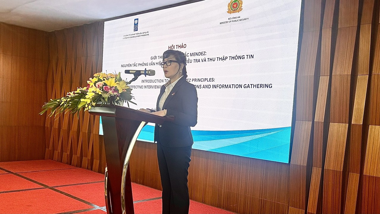 Colonel Nguyễn Thị Thanh Hương, Head of the Human Rights Division, Department of Foreign Affairs, Ministry of Public Security, delivered the opening remarks at the workshop. (Photo: Thu Phượng)