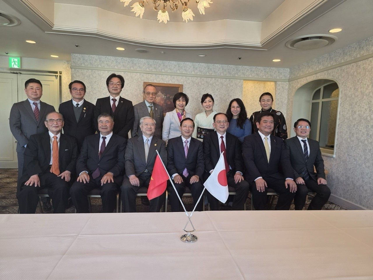 Delegation of the Vietnam-Japan Friendship Association working with the Japan-Vietnam Friendship Association of the Kansai region (Photo: TD). Delegation of the Vietnam-Japan Friendship Association working with the Japan-Vietnam Friendship Association of the Kansai region (Photo: TD).