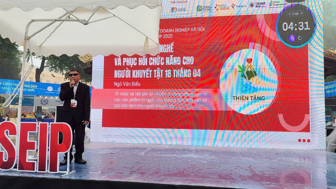 Transforming Local Resources into Sustainable Livelihoods for Communities Transforming Local Resources into Sustainable Livelihoods for Communities