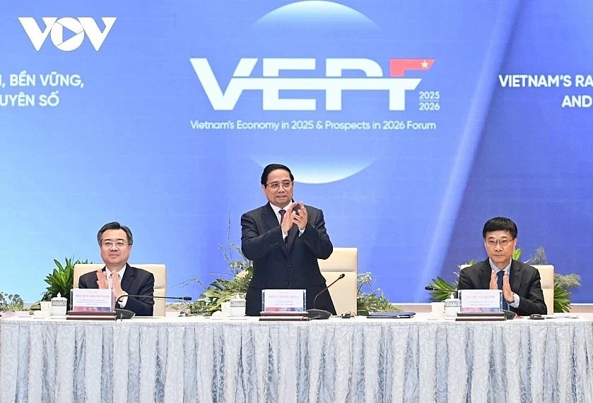 Prime Minister Pham Minh Chinh attends the forum