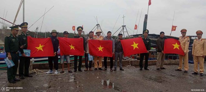 Hung Yen Fishermen Commit to Compliance with Fisheries Law