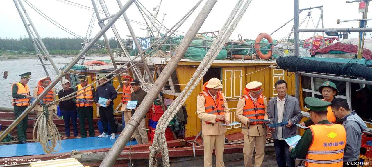 Hung Yen Fishermen Commit to Compliance with Fisheries Law