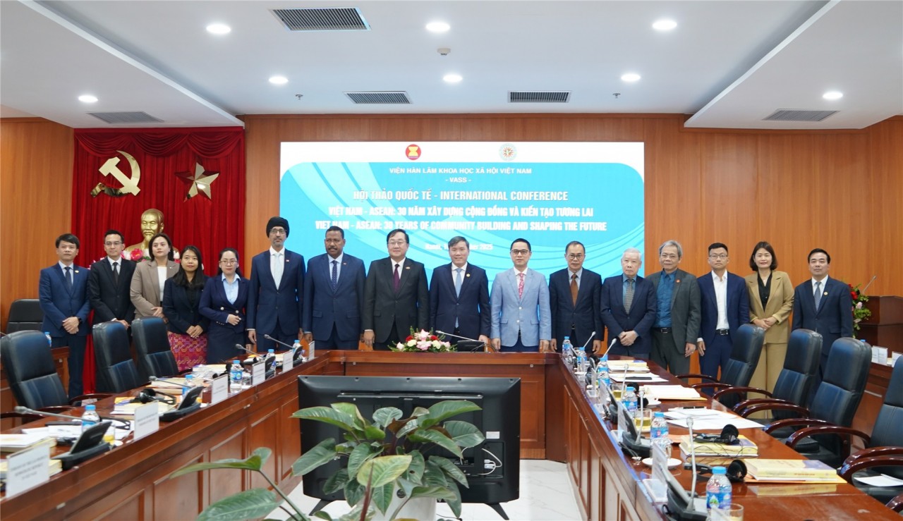 Vietnam - ASEAN: 30 Years of Community Building and Shaping Future