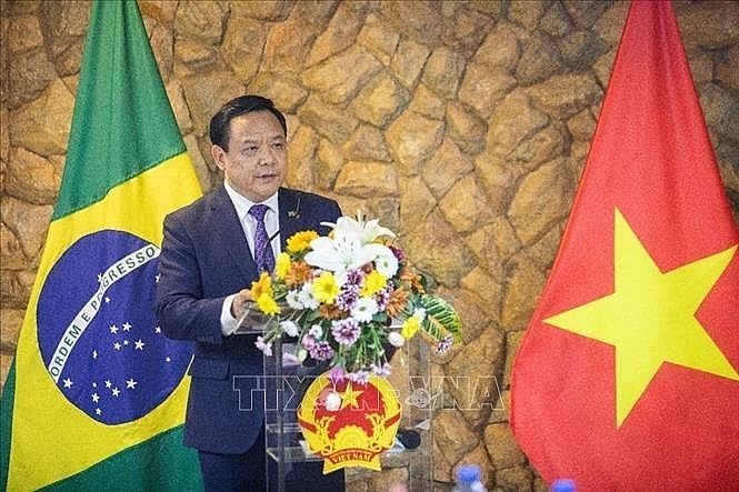 Vietnamese Ambassador to Brazil and Guyana Bui Van Nghi speaks at the event. (Photo courtesy of the Vietnamese Embassy in Brazil)