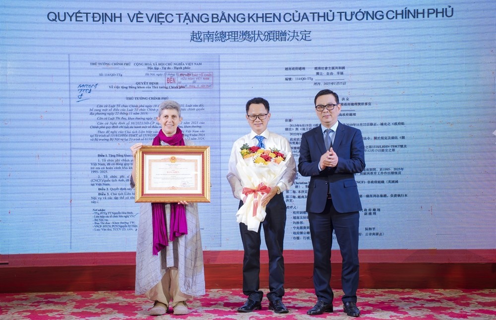 Zhi Shan Foundation Marks 30 Years of Operations in Vietnam, Receives Certificate of Merit from the Prime Minister
