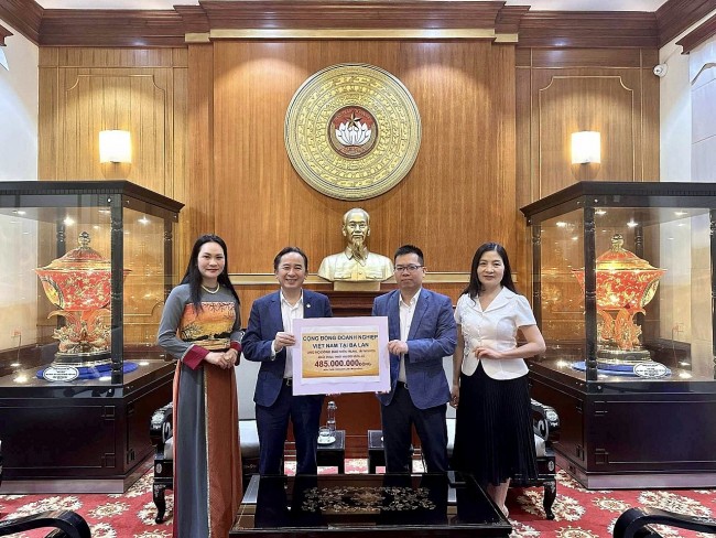 Overseas Vietnamese in France, Poland, and the RoK Support Communities Affected by Natural Disasters