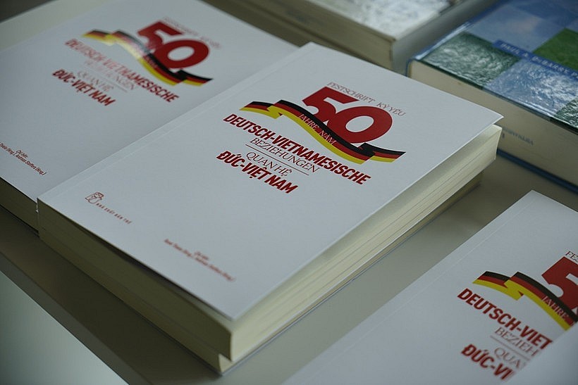 The book “50 Years of Germany – Vietnam Relations: Partners in the Past, Present and Future” (Source: the Vietnamese – German University)