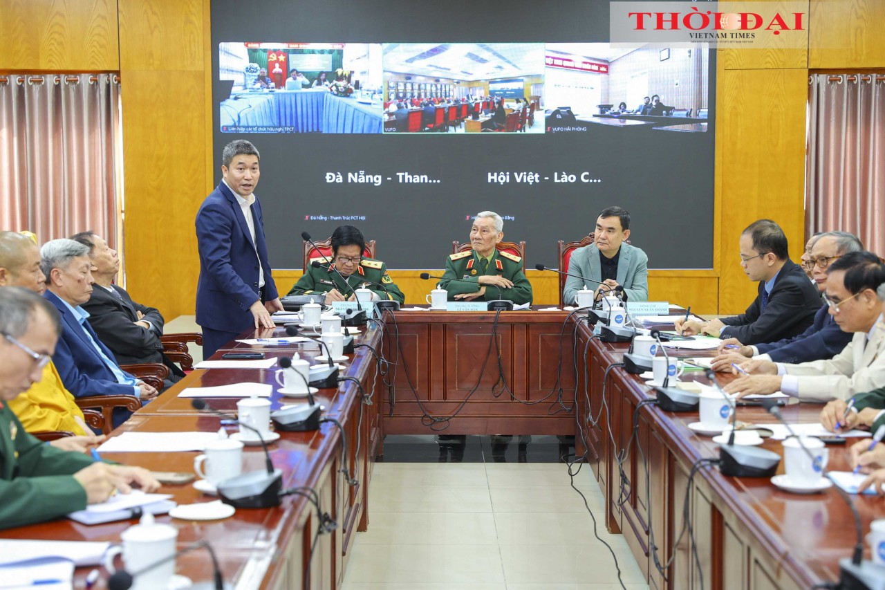 Phan Anh Son, President of the Viet Nam Union of Friendship Organizations, speaks at the conference. (Photo: Dinh Hoa)