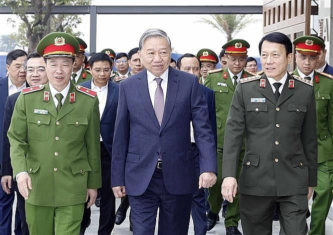 Party General Secretary To Lam (centre) during a working visit to the National Data Centre No.1 at Hanoi's Hoa Lac Hi-Tech Park on December 29. (Photo: VNA)