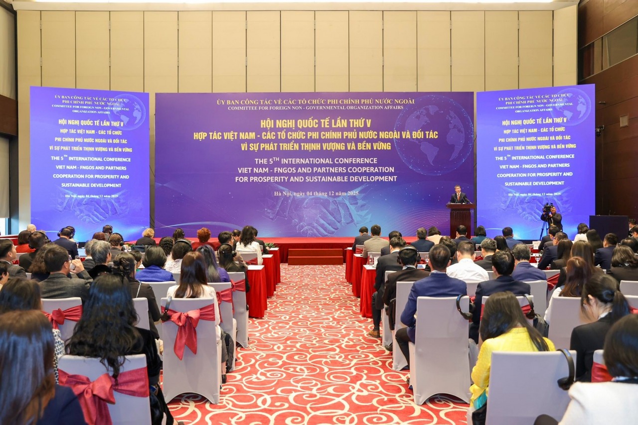 The Committee for Foreign Non-Governmental Organization Affairs and the Vietnam Union of Friendship Organizations co-hosted the Fifth International Conference on Cooperation between Vietnam and Foreign Non-Governmental Organizations: Partners for Prosperous and Sustainable Development on December 4, 2025, in Hanoi. (Photo: Dinh Hoa) The Committee for Foreign Non-Governmental Organization Affairs and the Vietnam Union of Friendship Organizations co-hosted the Fifth International Conference on Cooperation between Vietnam and Foreign Non-Governmental Organizations: Partners for Prosperous and Sustainable Development on December 4, 2025, in Hanoi. (Photo: Dinh Hoa)