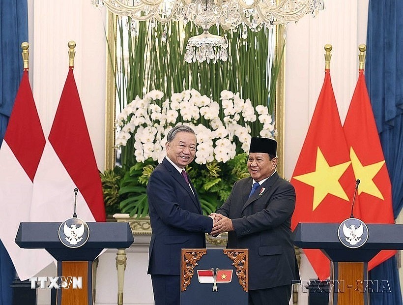Party General Secretary To Lam (L) and Indonesian President and Chairman of the Great Indonesia Movement Party (Gerindra) Prabowo Subianto announce the elevation of Vietnam – Indonesia relations to a Comprehensive Strategic Partnership in Jakarta, on March 10, 2025. (Photo: VNA) Party General Secretary To Lam (L) and Indonesian President and Chairman of the Great Indonesia Movement Party (Gerindra) Prabowo Subianto announce the elevation of Vietnam – Indonesia relations to a Comprehensive Strategic Partnership in Jakarta, on March 10, 2025. (Photo: VNA)