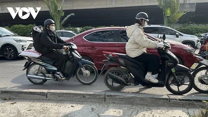 Hanoi experiences severe cold.