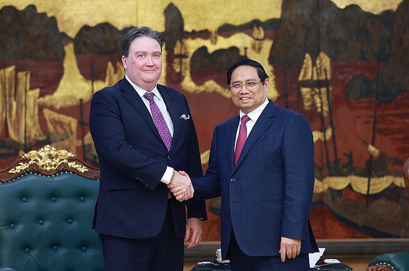 Prime Minister Pham Minh Chinh (R) receives outgoing US Ambassador to Vietnam Marc Knapper in Hanoi on January 10. (Photo: VNA) Prime Minister Pham Minh Chinh (R) receives outgoing US Ambassador to Vietnam Marc Knapper in Hanoi on January 10. (Photo: VNA)