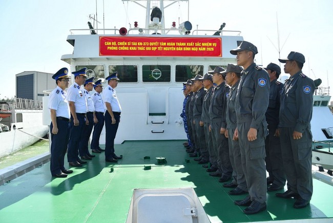 Coast Guard Region 4 Command Rallies Officers and Personnel for IUU Prevention Mission During Tet