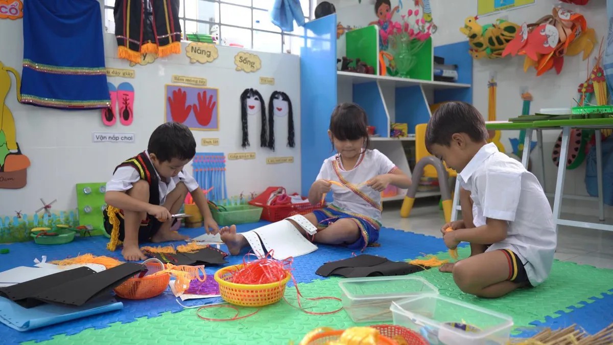 Preschool children take ownership of classroom activities while participating in the TALK Project implemented by VVOB.