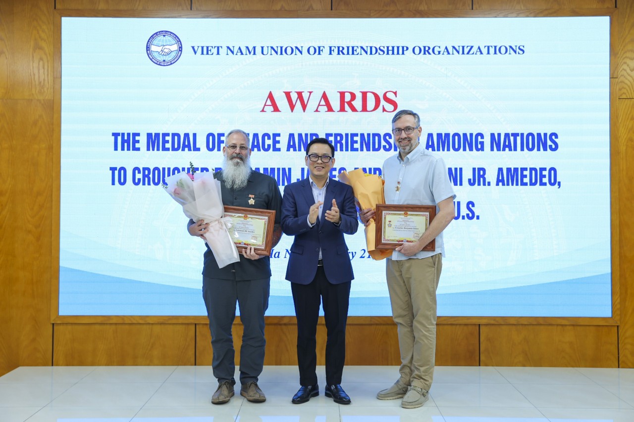 Recognizing Contributions of Two George School Teachers to Promoting Vietnam-US People-to-People Exchange