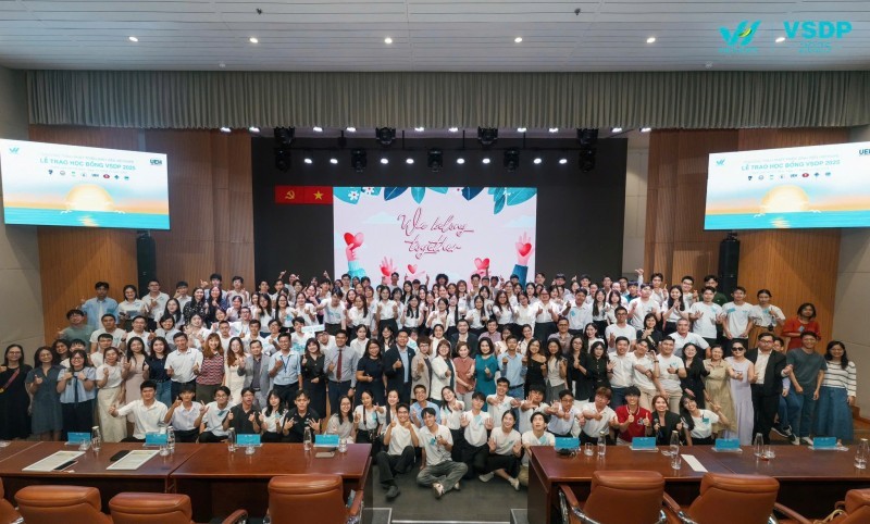 VietHope to Provide 163 Scholarships to Disadvantaged Students in Hue