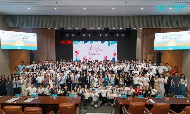 VietHope to Provide 163 Scholarships to Disadvantaged Students in Hue