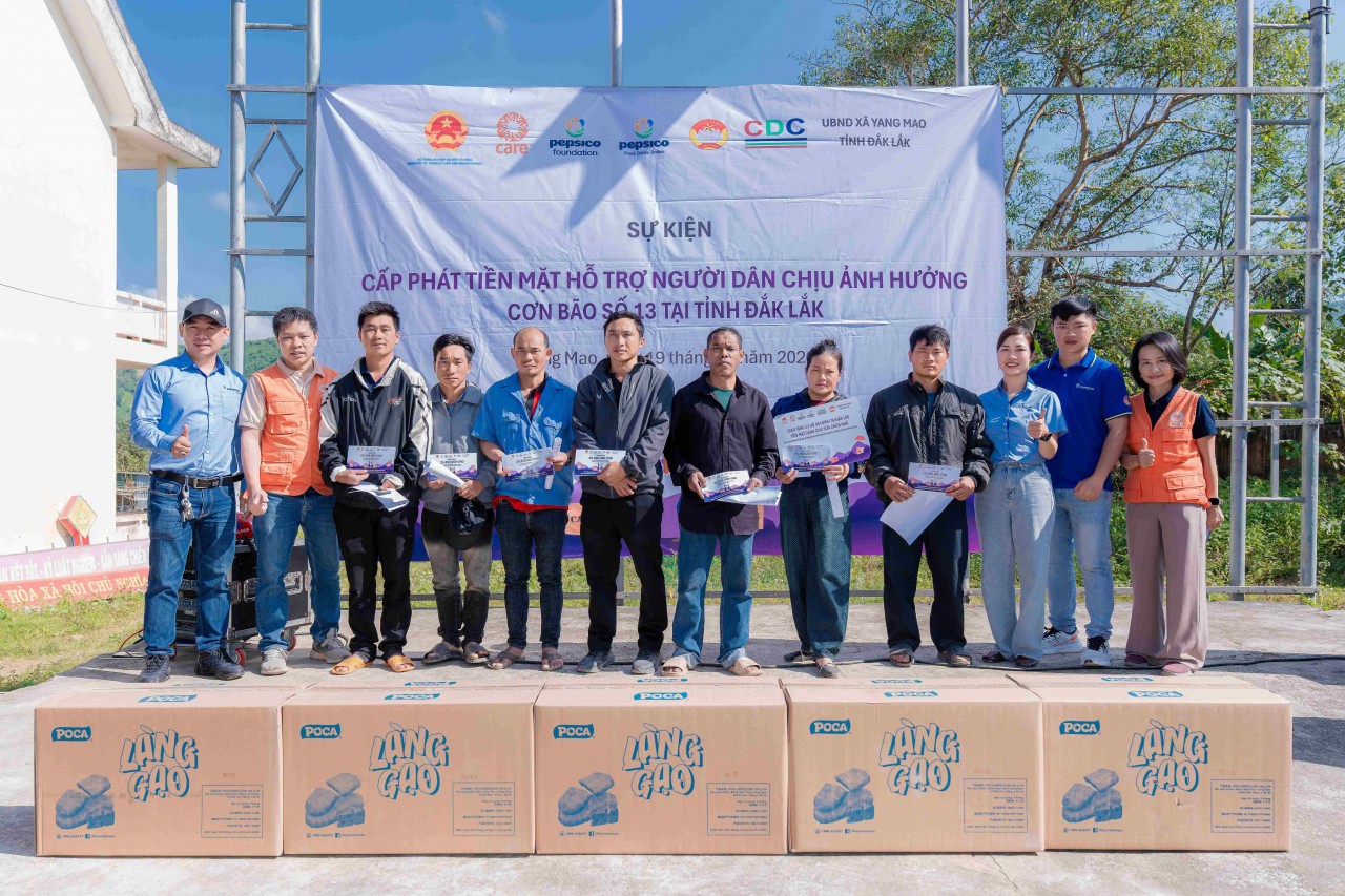 Cash Support for Over 1,000 Households in Dak Lak and Gia Lai