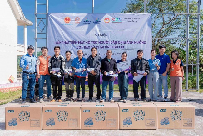 Cash Support for Over 1,000 Households in Dak Lak and Gia Lai