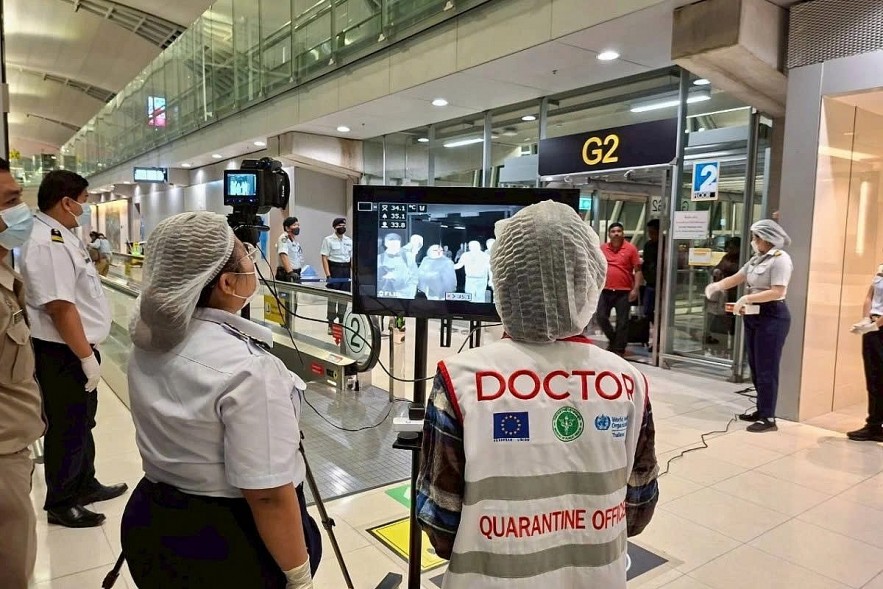 Medical staff monitor temperature screening of passengers arriving from West Bengal, India, at Suvarnabhumi International Airport in Thailand on January 25, 2026. (Photo: AP)