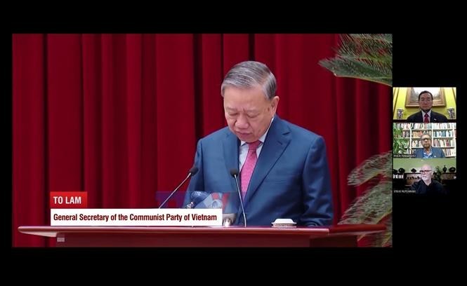 Participants at the seminar from various sites follow the speech of Party General Secretary To Lam, prepared by the CVFS. (Photo: VNA)