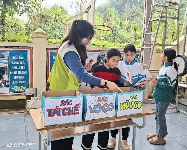 Environmental Education for More Than 400 Students in Tuyen Quang