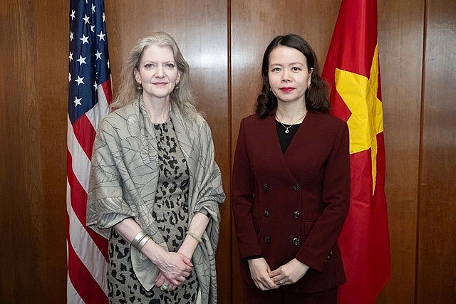 Deputy Minister of Foreign Affairs Nguyen Minh Hang (R) meets Under Secretary of State for Political Affairs Allison Hooker, Washington D.C., the U.S., February 6, 2026.