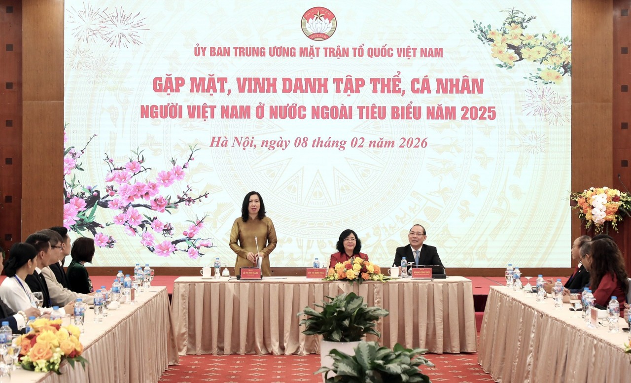 Deputy Minister Lê Thị Thu Hằng speaks at the meeting. (Photo: UB)