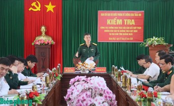 Defense Ministry Delegation Inspects IUU Prevention in Quang Ngai