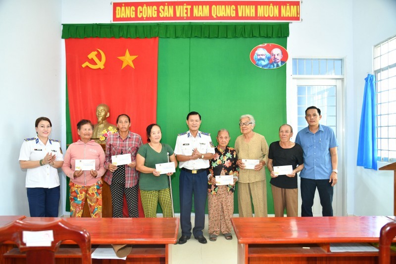 Tet Filled with Solidarity Between Army and People on Phu Quoc Island