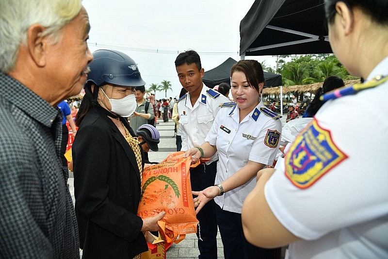 Tet Filled with Solidarity Between Army and People on Phu Quoc Island