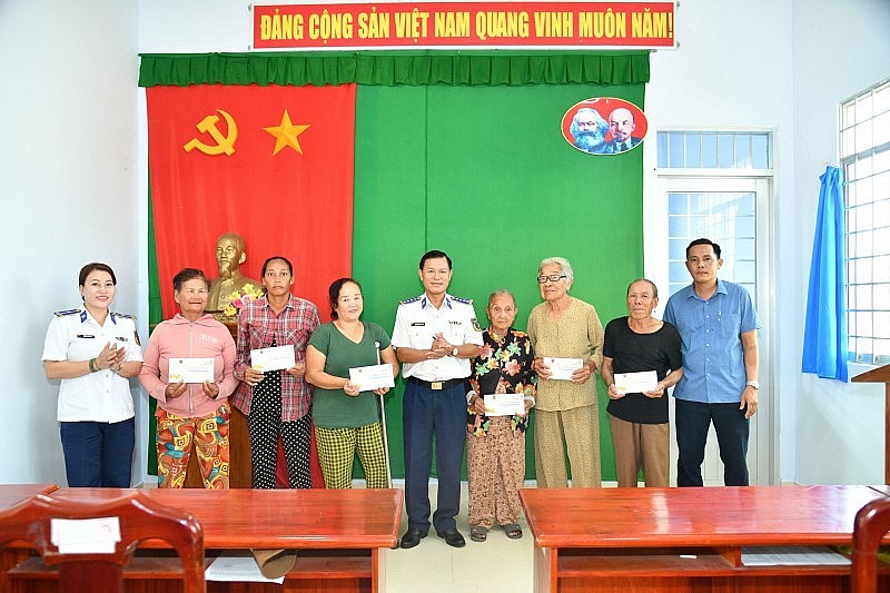 Tet Filled with Solidarity Between Army and People on Phu Quoc Island