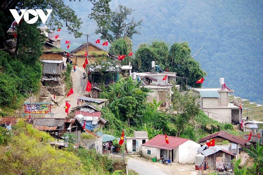 Spring 2026 arrives in Thu Lum commune’s border villages, adorned with national flags Spring 2026 arrives in Thu Lum commune’s border villages, adorned with national flags