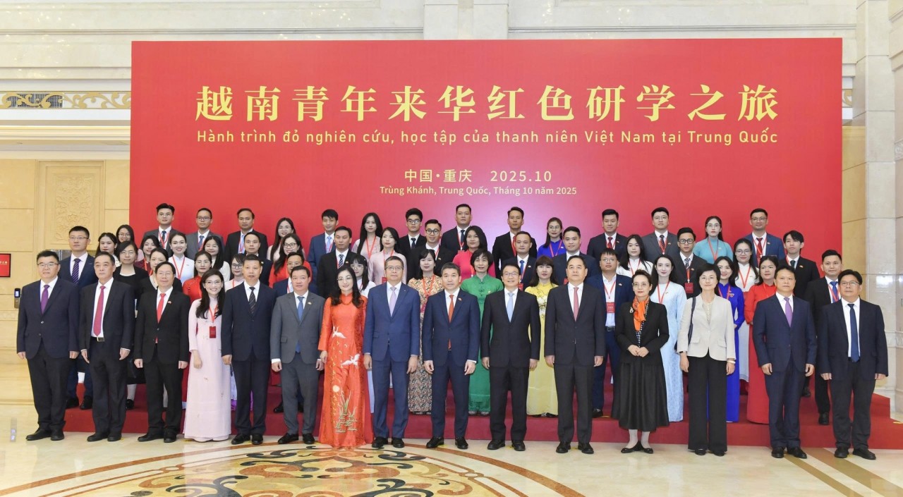 Opening ceremony of the “Red Journey for Vietnamese Youth Study and Research in China,” October 13, 2025, in Chongqing (China). (Photo: doanthanhnien.vn) Opening ceremony of the “Red Journey for Vietnamese Youth Study and Research in China,” October 13, 2025, in Chongqing (China). (Photo: doanthanhnien.vn)