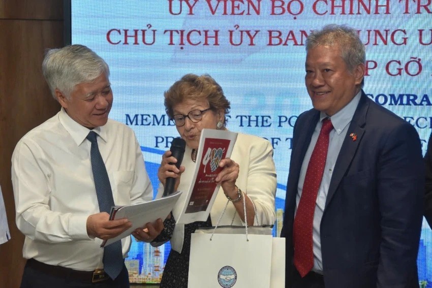 Mr. Do Van Chien, Politburo Member, Secretary of the Party Central Committee, and President of the Central Committee of the Viet Nam Fatherland Front, met with international friends on the occasion of the 50th anniversary of the Liberation of the South and National Reunification, April 30, 2025, in Ho Chi Minh City. (Photo: PLO) Mr. Do Van Chien, Politburo Member, Secretary of the Party Central Committee, and President of the Central Committee of the Viet Nam Fatherland Front, met with international friends on the occasion of the 50th anniversary of the Liberation of the South and National Reunification, April 30, 2025, in Ho Chi Minh City. (Photo: PLO)